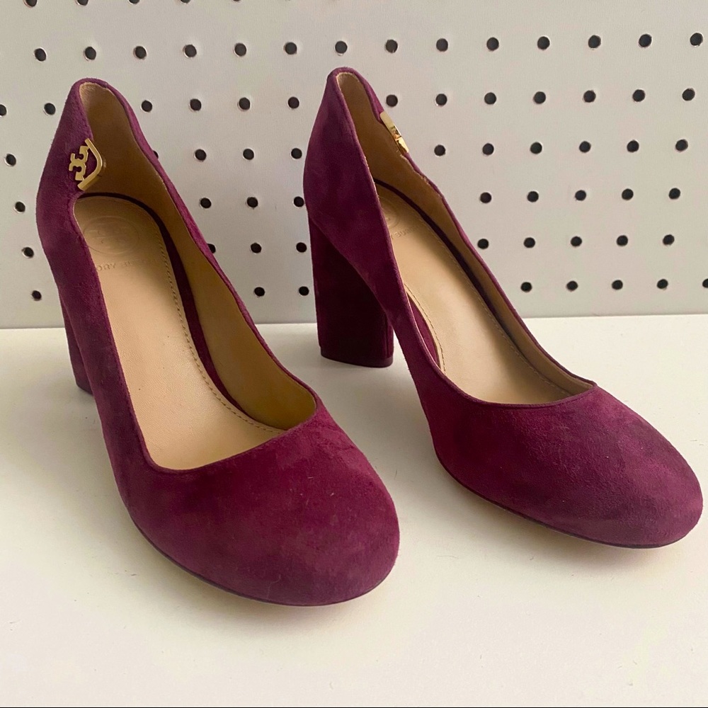 Tory Burch | Elizabeth round toe suede pump
